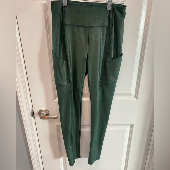 2 SAINTS Medium faux wax shimmer stretch legging pant green EUC - Picture 2 of 7